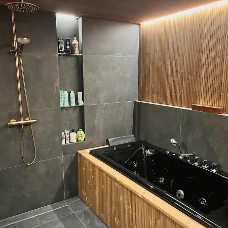 Private With Hot Tub & Sauna