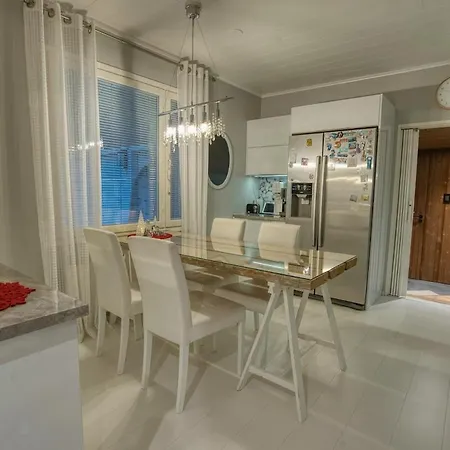 Private With Hot Tub & Sauna Vila *
