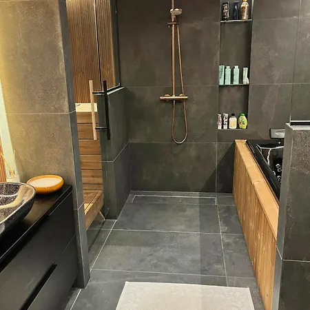 Private With Hot Tub & Sauna *