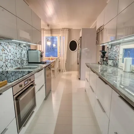 Private With Hot Tub & Sauna Vila