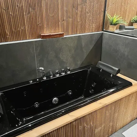 Private With Hot Tub & Sauna * Rovaniemi
