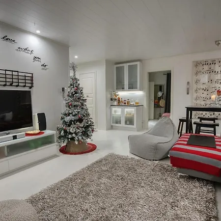 Private With Hot Tub & Sauna Βίλα Ροβανιέμι