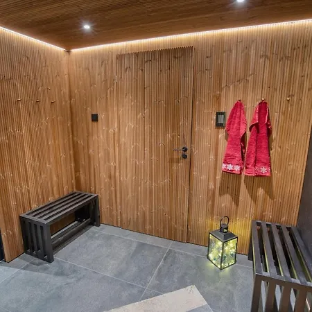Private With Hot Tub & Sauna Rovaniemi