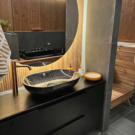 Private With Hot Tub & Sauna Rovaniemi