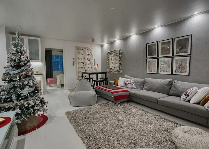 Private With Hot Tub & Sauna Ροβανιέμι