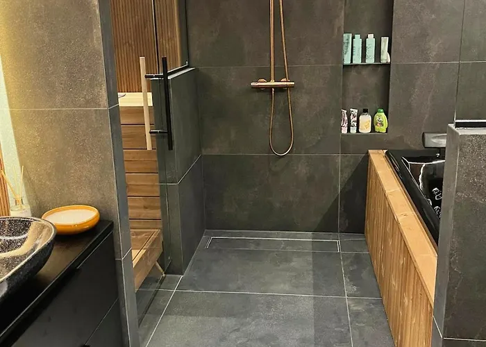 Private With Hot Tub & Sauna *