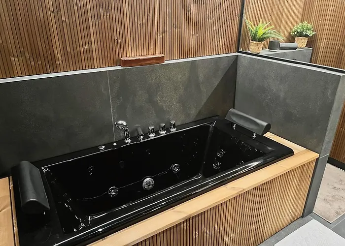 Private With Hot Tub & Sauna * Rovaniemi